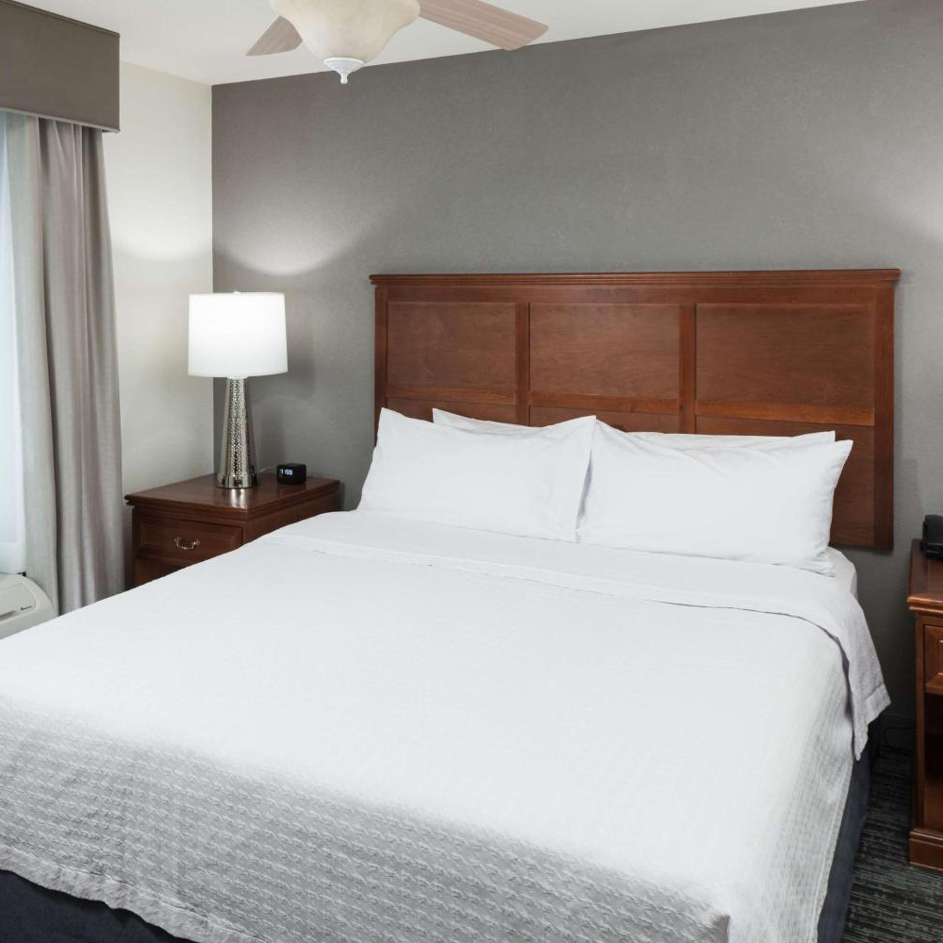 SUITE, QUEEN BED, ACCESSIBLE