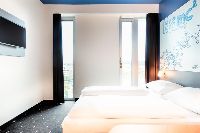 غرفة مفردة بسريرين منفصلين