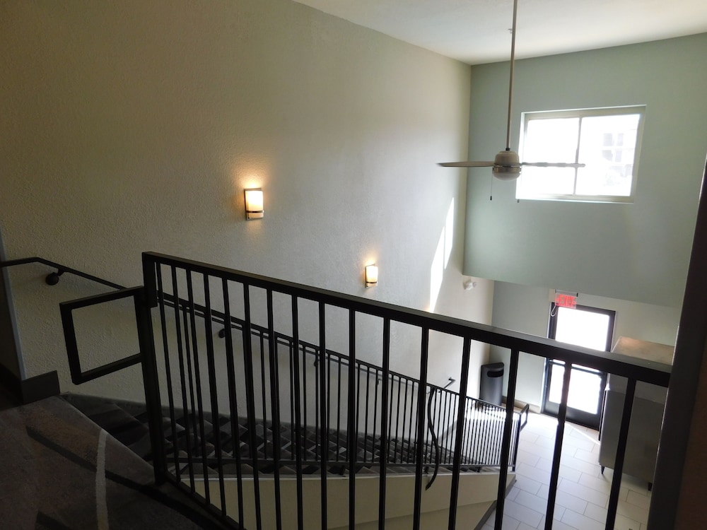 Island Suites 2/50