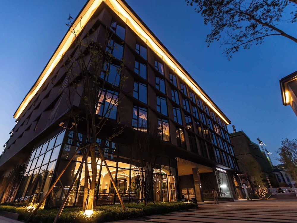 Mercure Xichang Qionghai Wetland 3/32