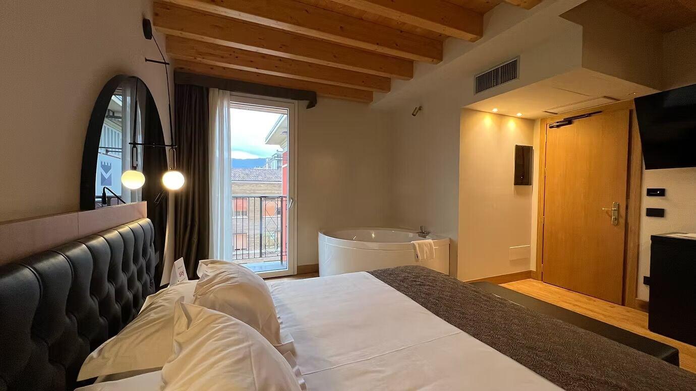 Capitol, Junior Suite
