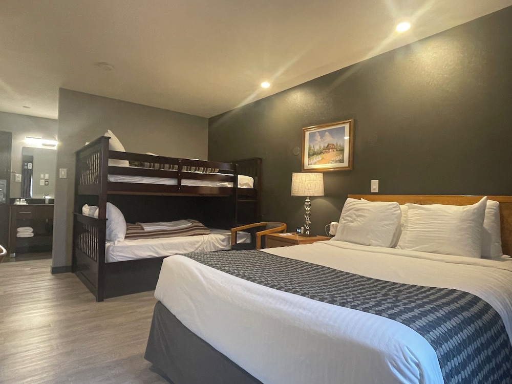 Family, 1 Queen and 1 Bunk Bed, Exterior Entrance