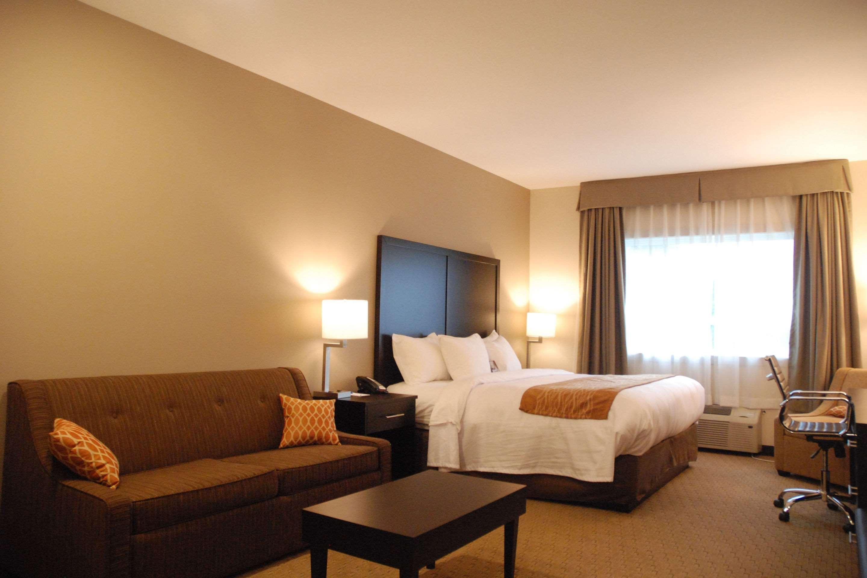 Upgrade, Efficiency, Suite, King Bed، Comfort Inn & Suites Terrace 4/5