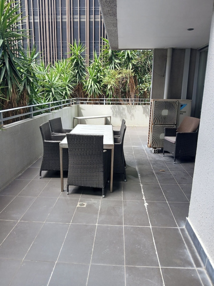NEWCASTLE CENTRAL PLAZA 12/64