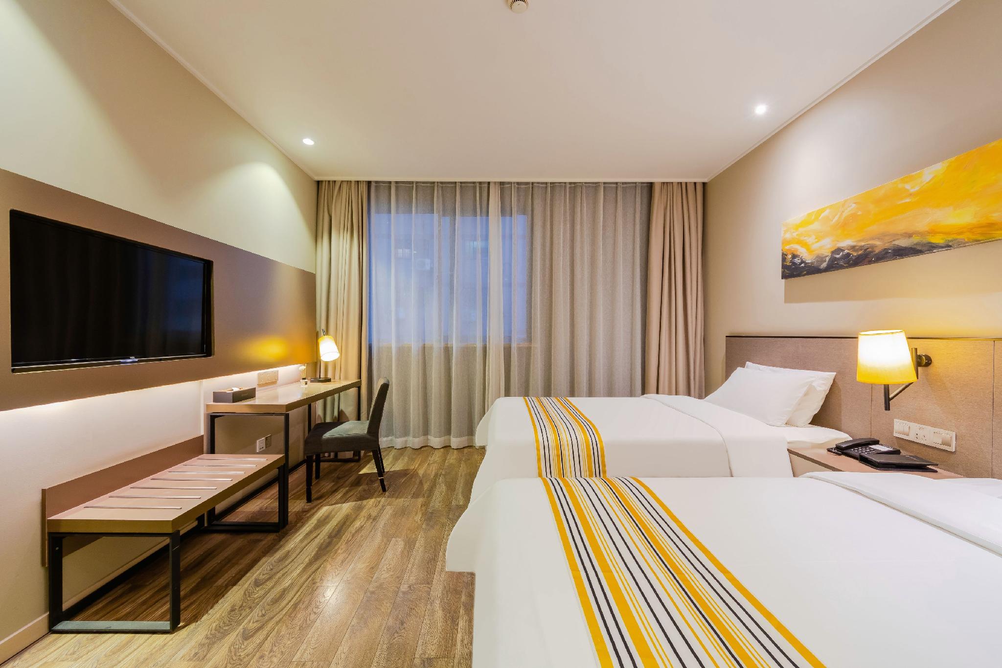 Home Inn Plus (Shanghai Hongqiao Road Metro Station) 15/42