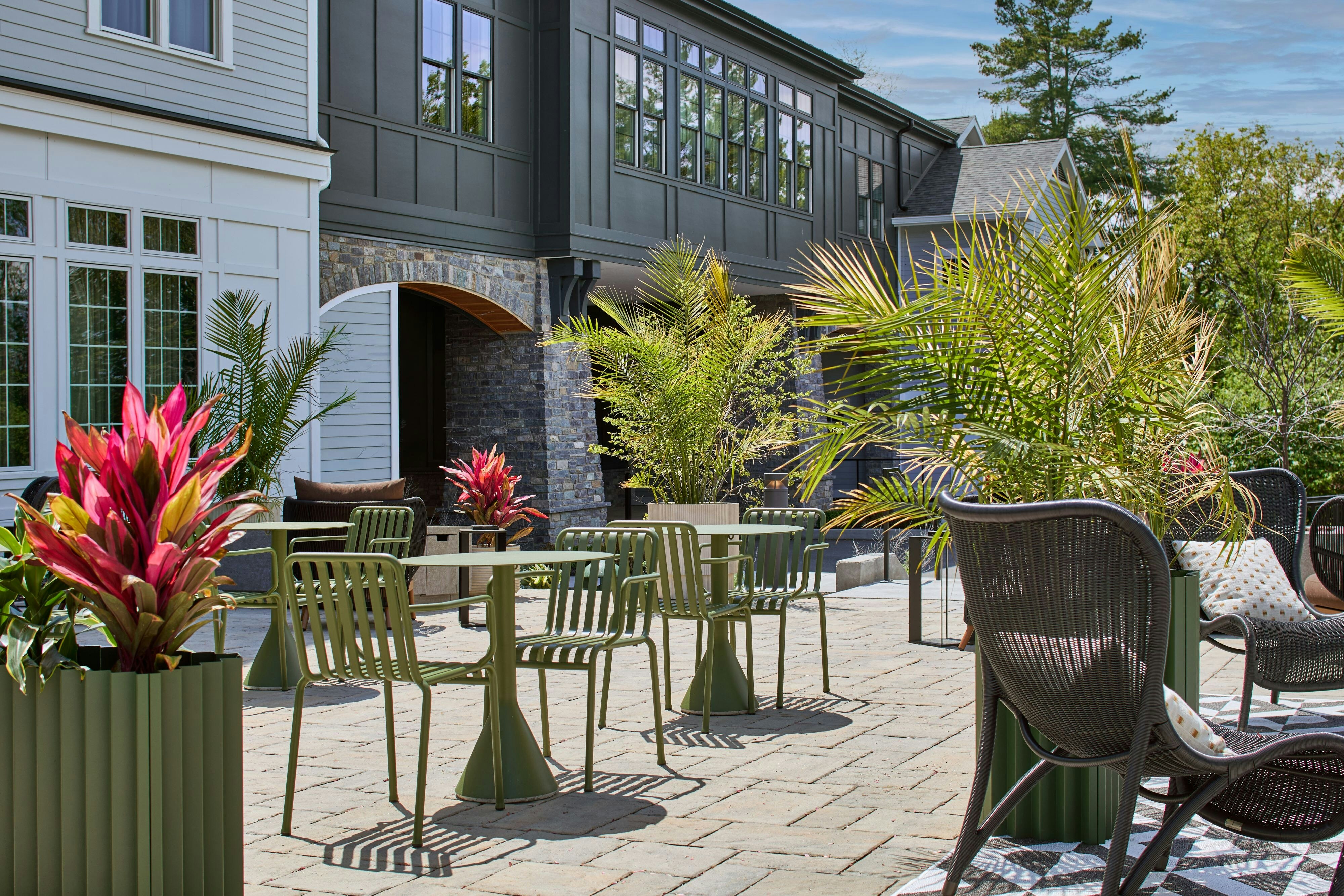 Longfellows Hotel & Restaurant 22/35