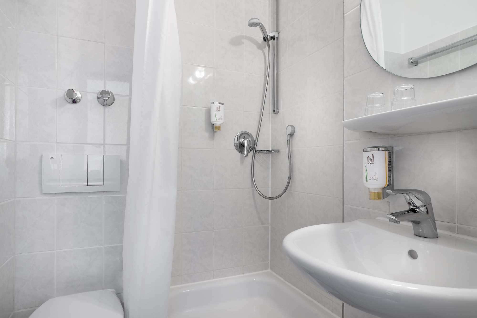 غرفة كومفورت مفردة بسرير مزدوج، Hotel Leonet 4/4
