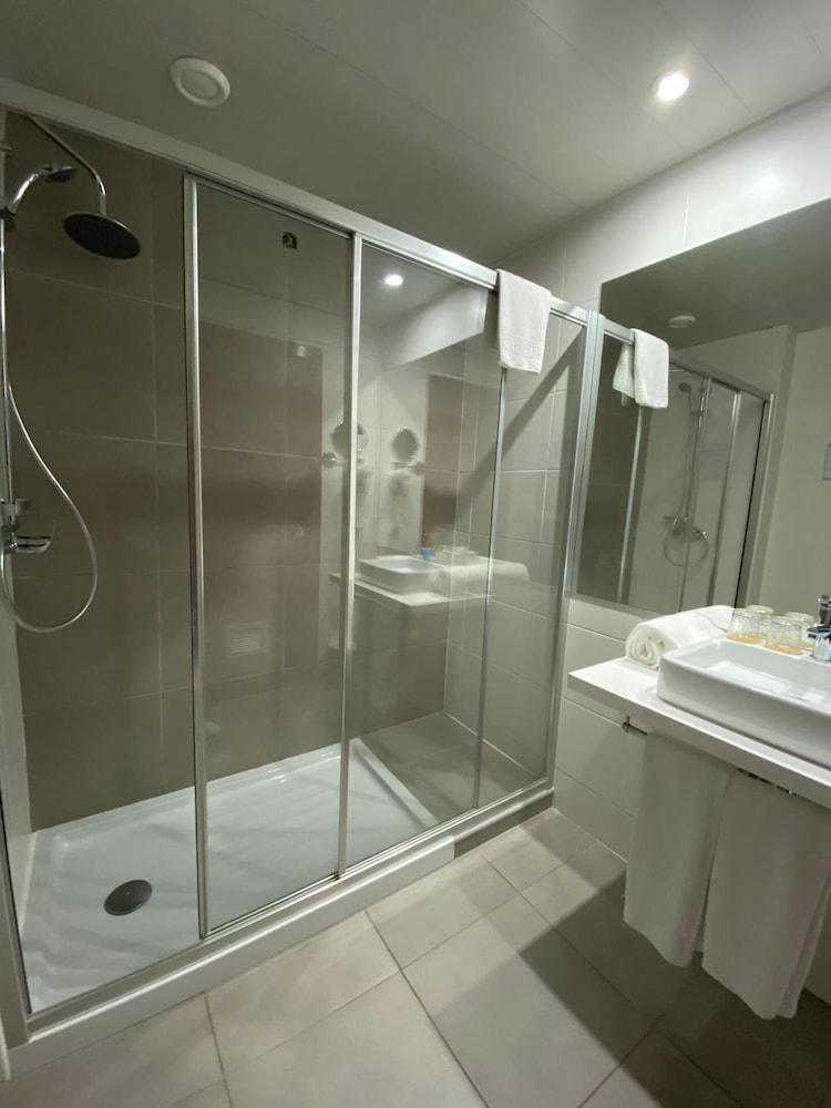 Apulia Praia Hotel 48/50