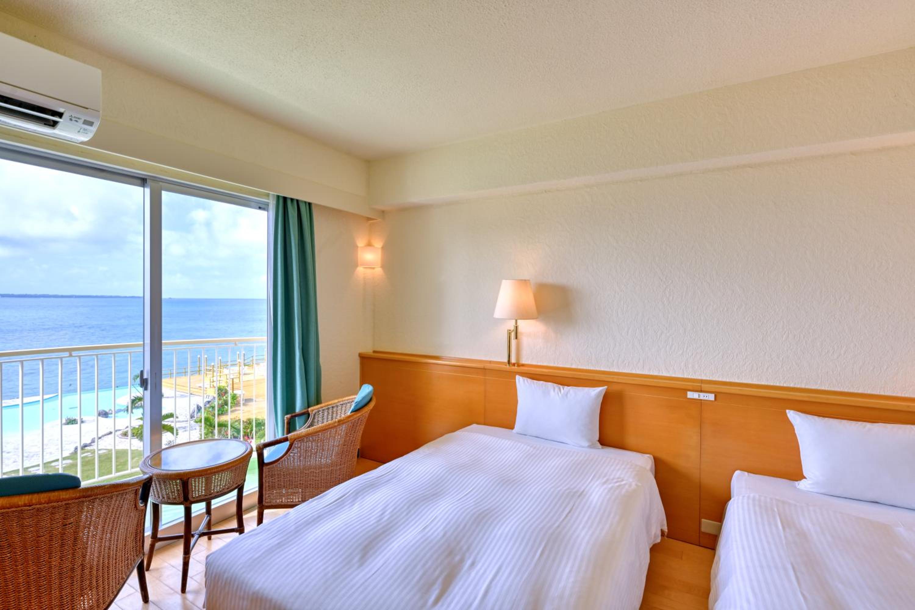 غرفة قياسية بسريرين منفصلين بإطلالة على البحر في المبنى الرئيسي، Ishigaki Island Beach Hotel Sunshine 2/9