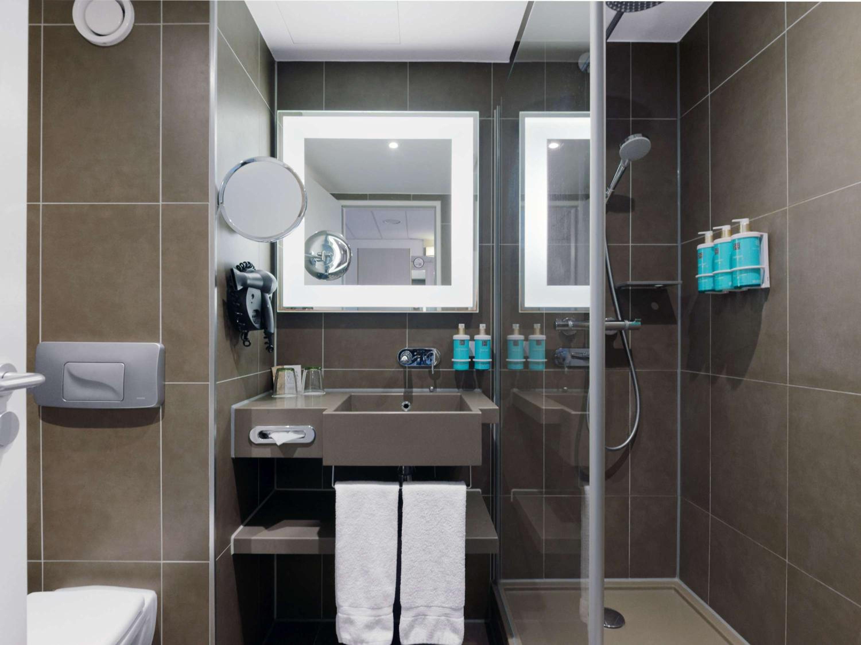 غرفة بريفيليج بسرير كينج، Novotel Berlin Mitte 6/8