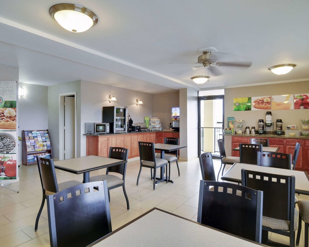 Quality Inn and Suites Clarksville 34/39