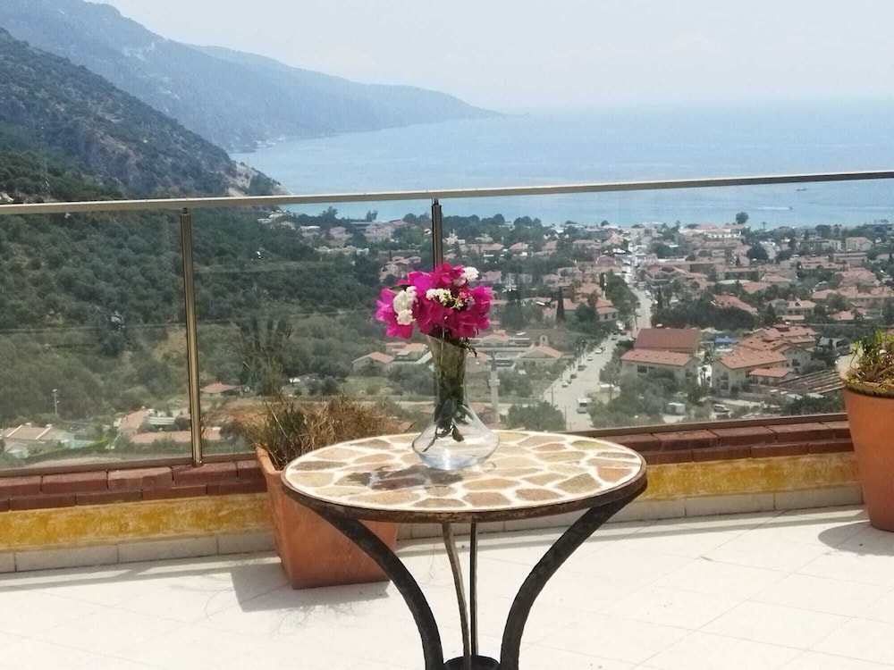 Villa Symbola 18/45