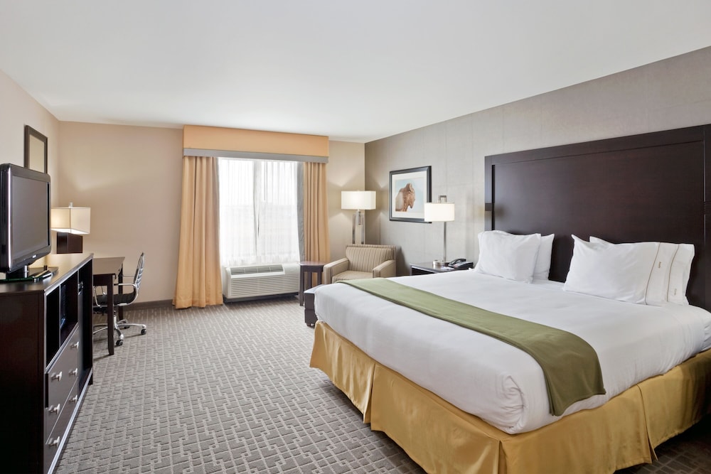 Holiday Inn Express Hotel and Suites Hays 14/53