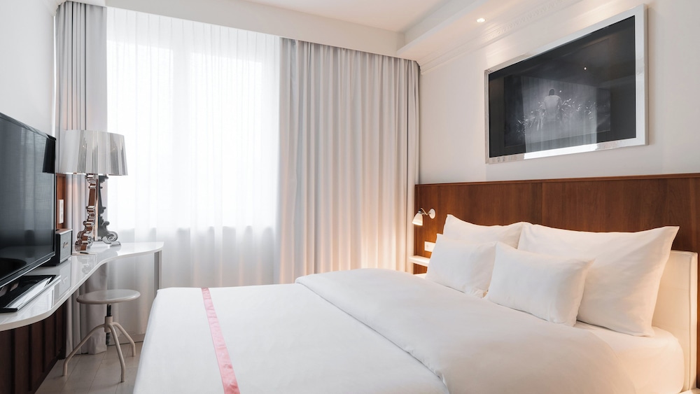 Nest, Queen Bed