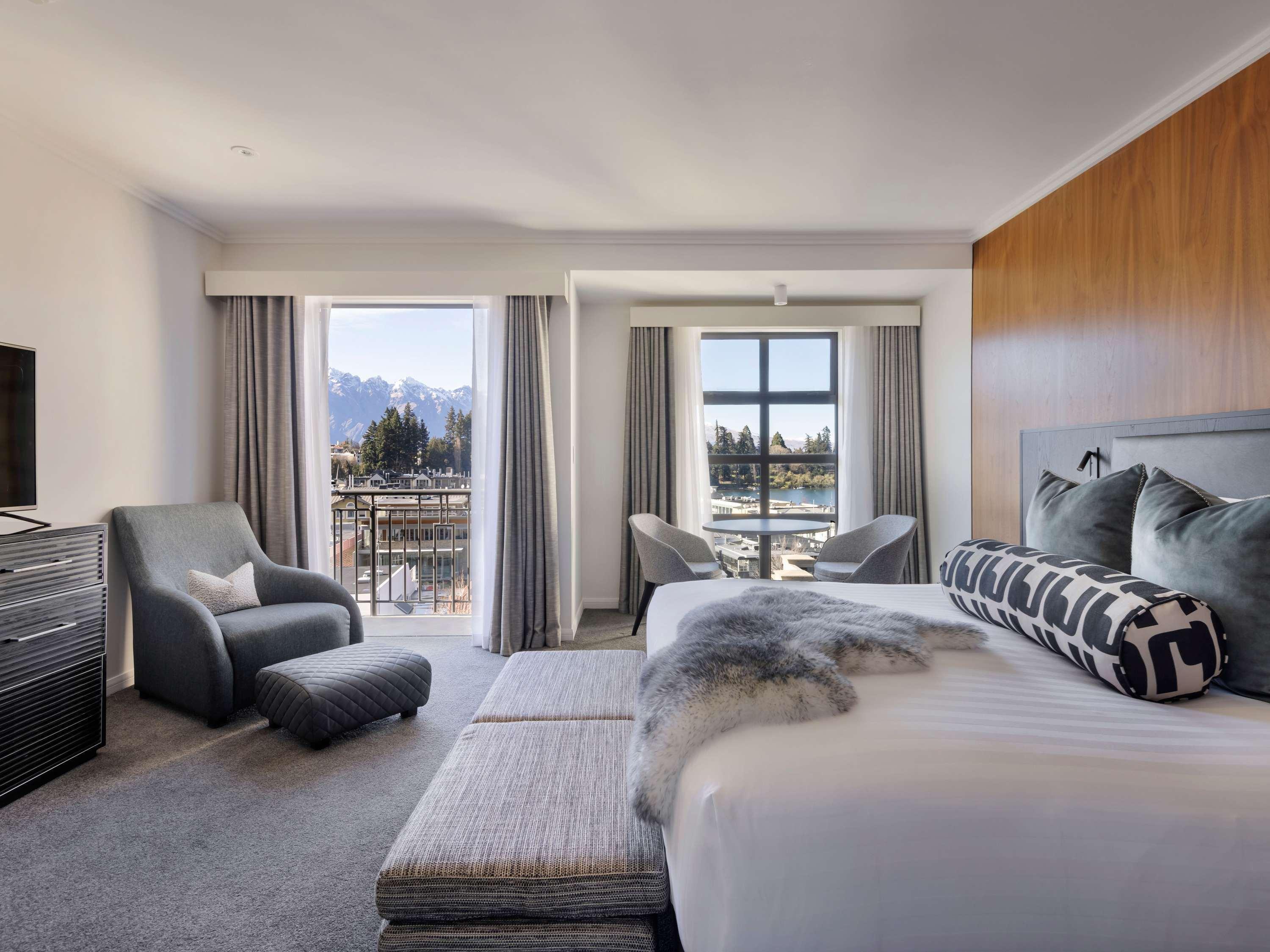 SUPERIOR, KING BED, ACCESSIBLE