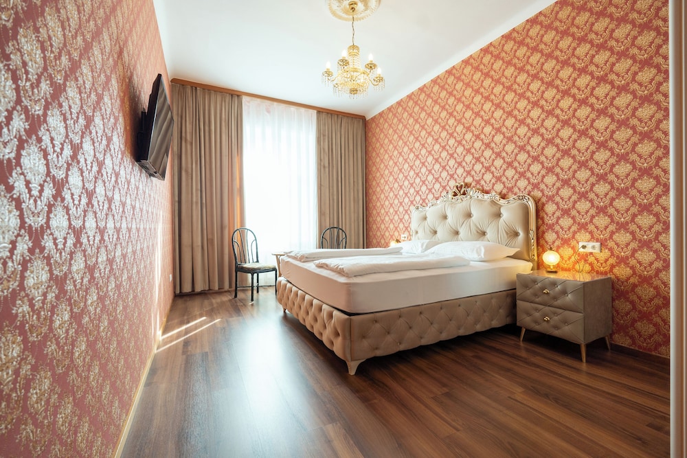 Hotel Urania 32/78