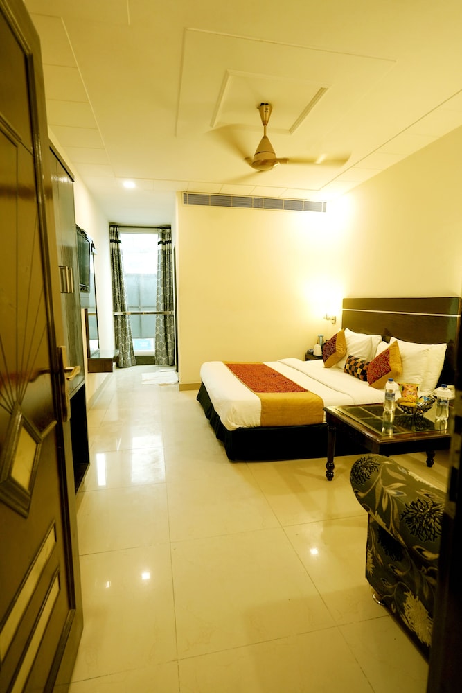 Hotel Singh Empire Dx 16/50
