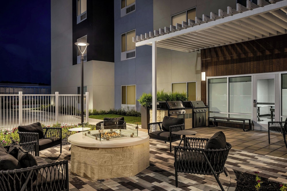 TownePlace Suites by Marriott Humble Intercontinental Airport 7/8