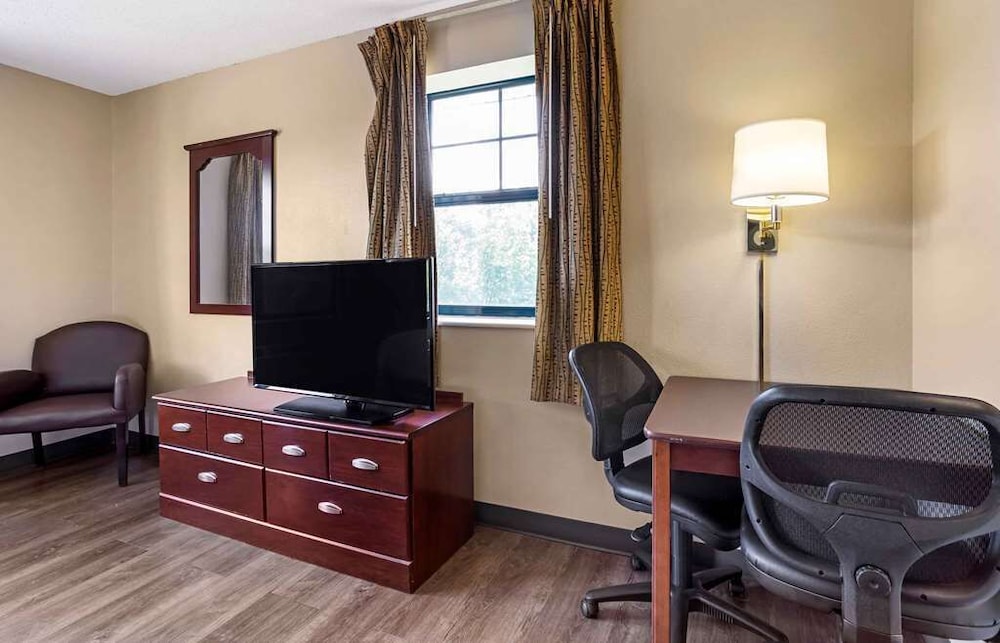 Studio 6 Extended Stay Fishkill Westage Center NY 54/64