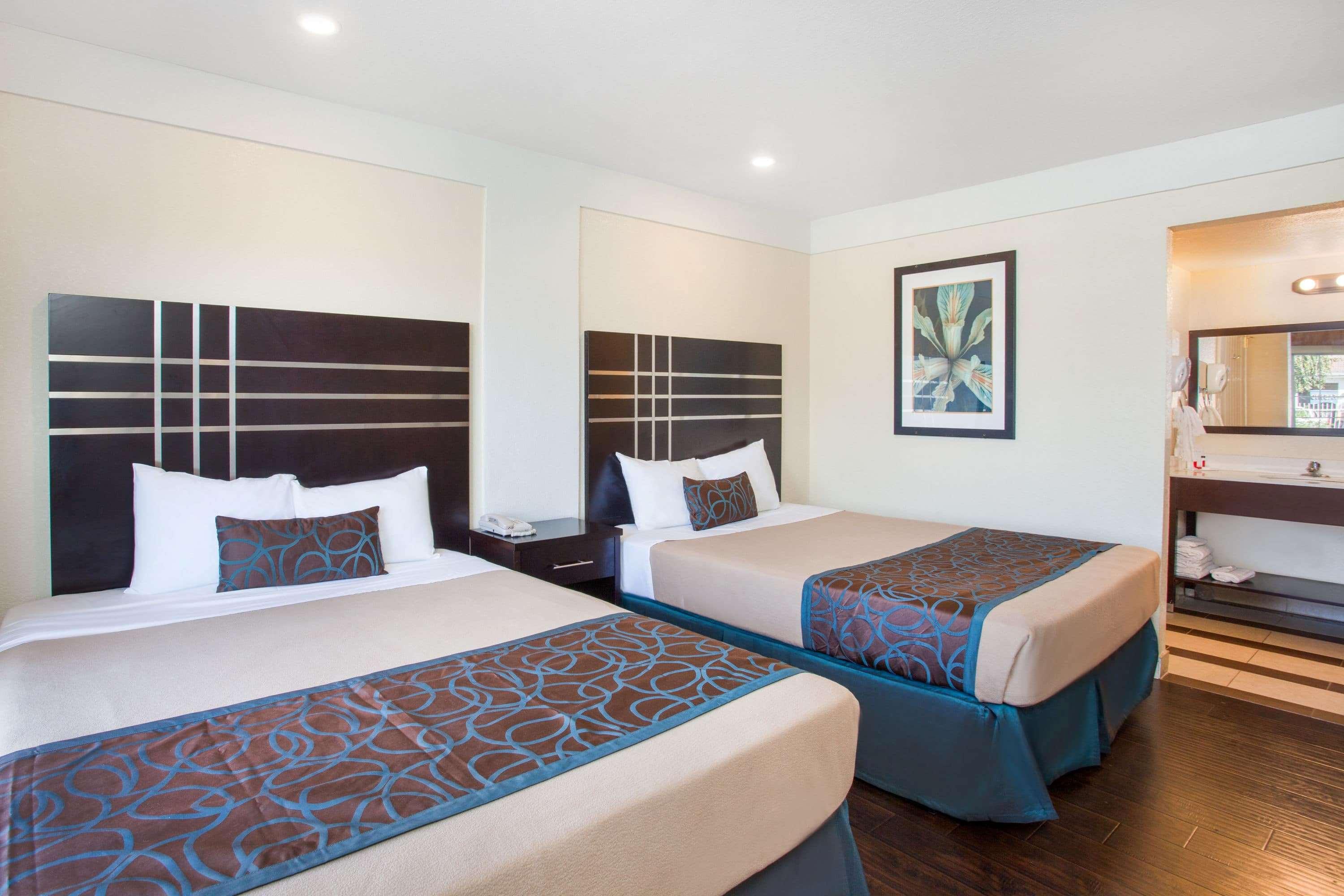 Travelodge By Wyndham Fresno Yosemite Area 4/13