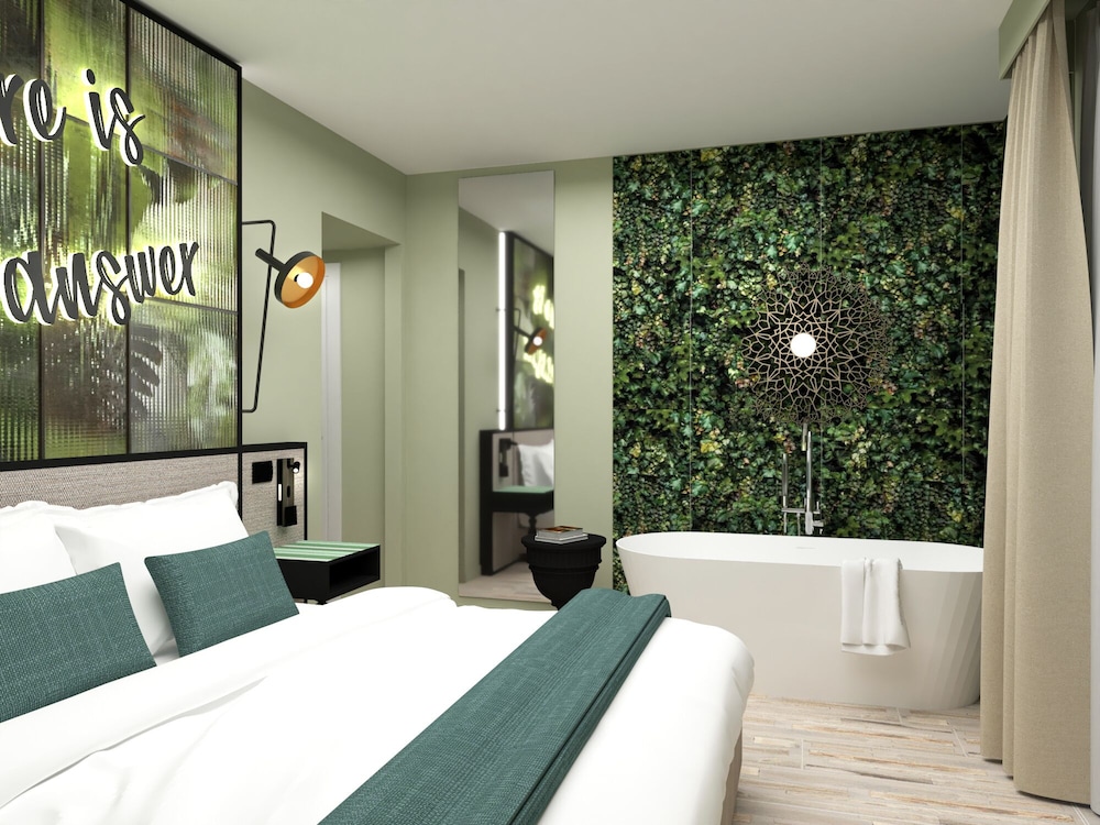 Superior, King Bed, Bath and Shower، Parc Hotel Flora 10/10