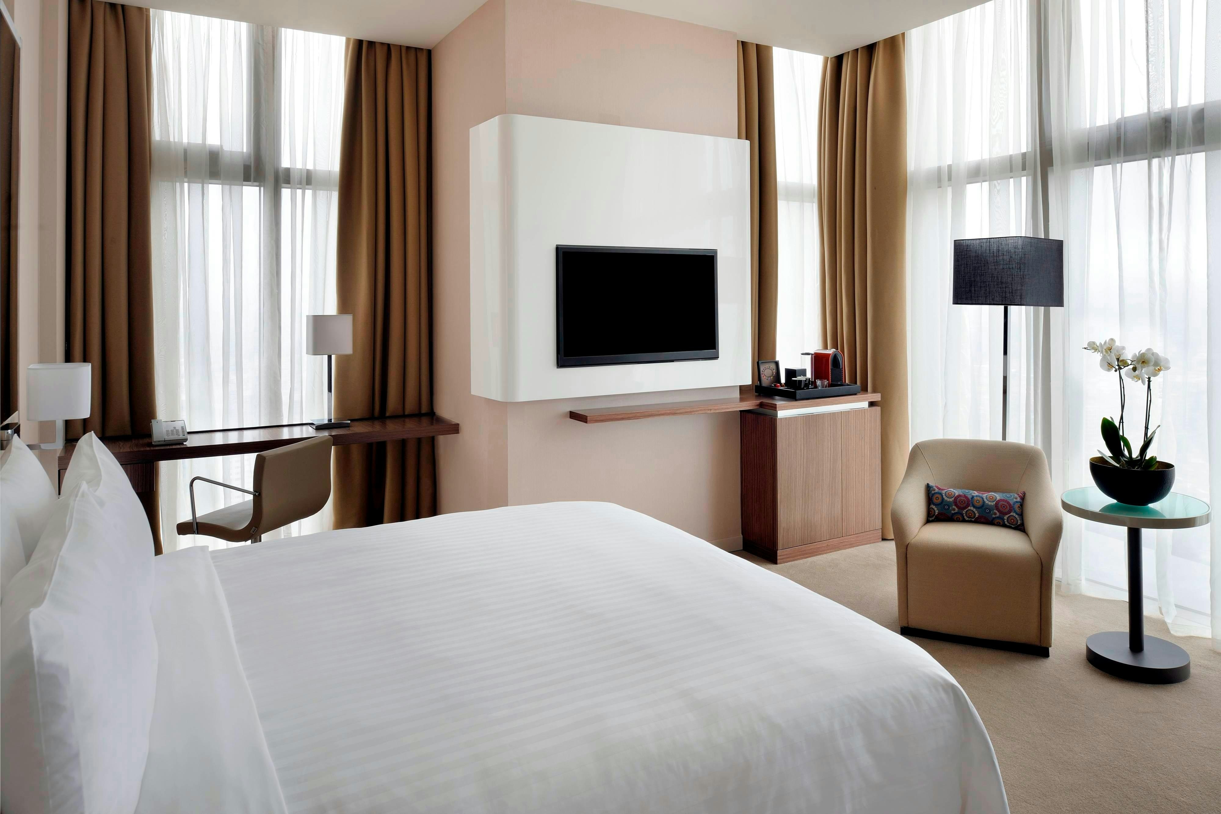 Room, City View