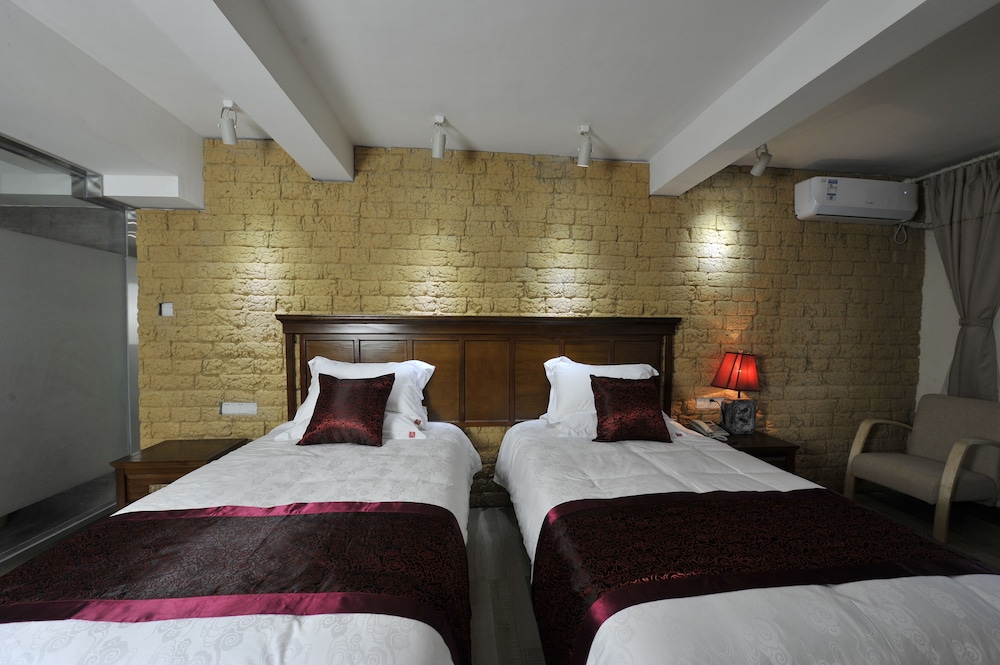 COMFORT, DOUBLE OR TWIN BED