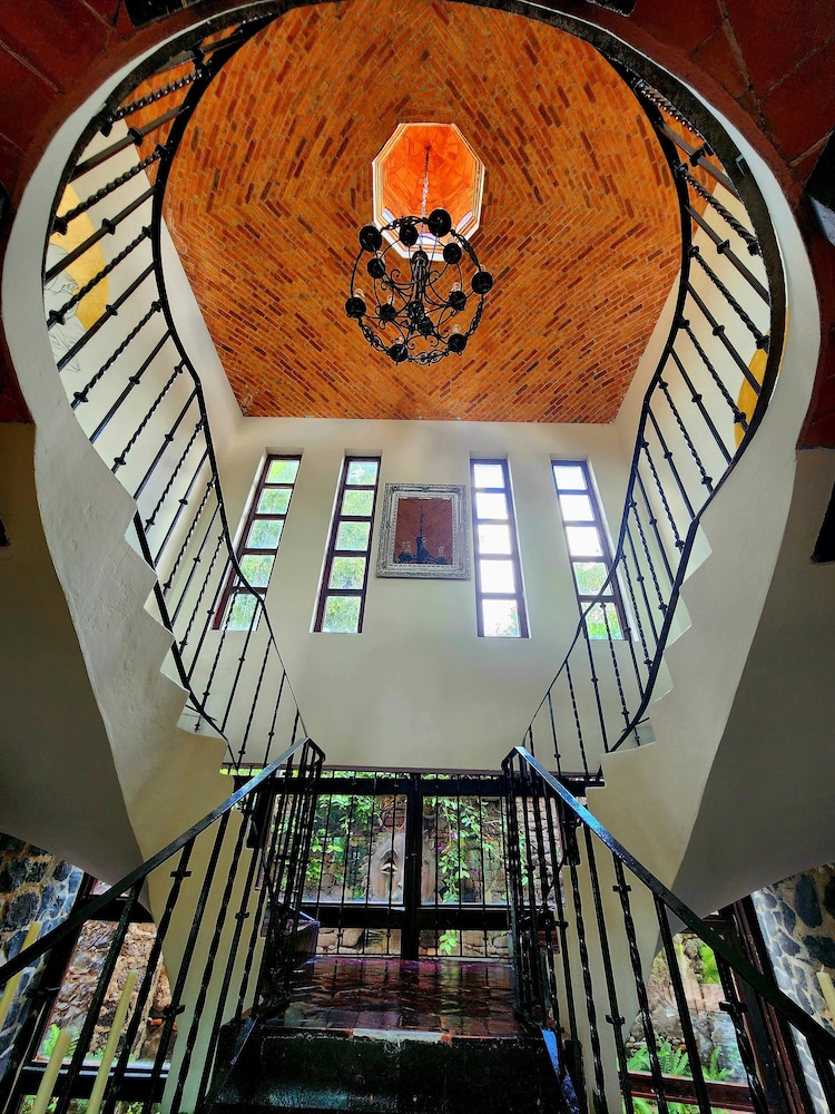 Hacienda de las Flores 5/50