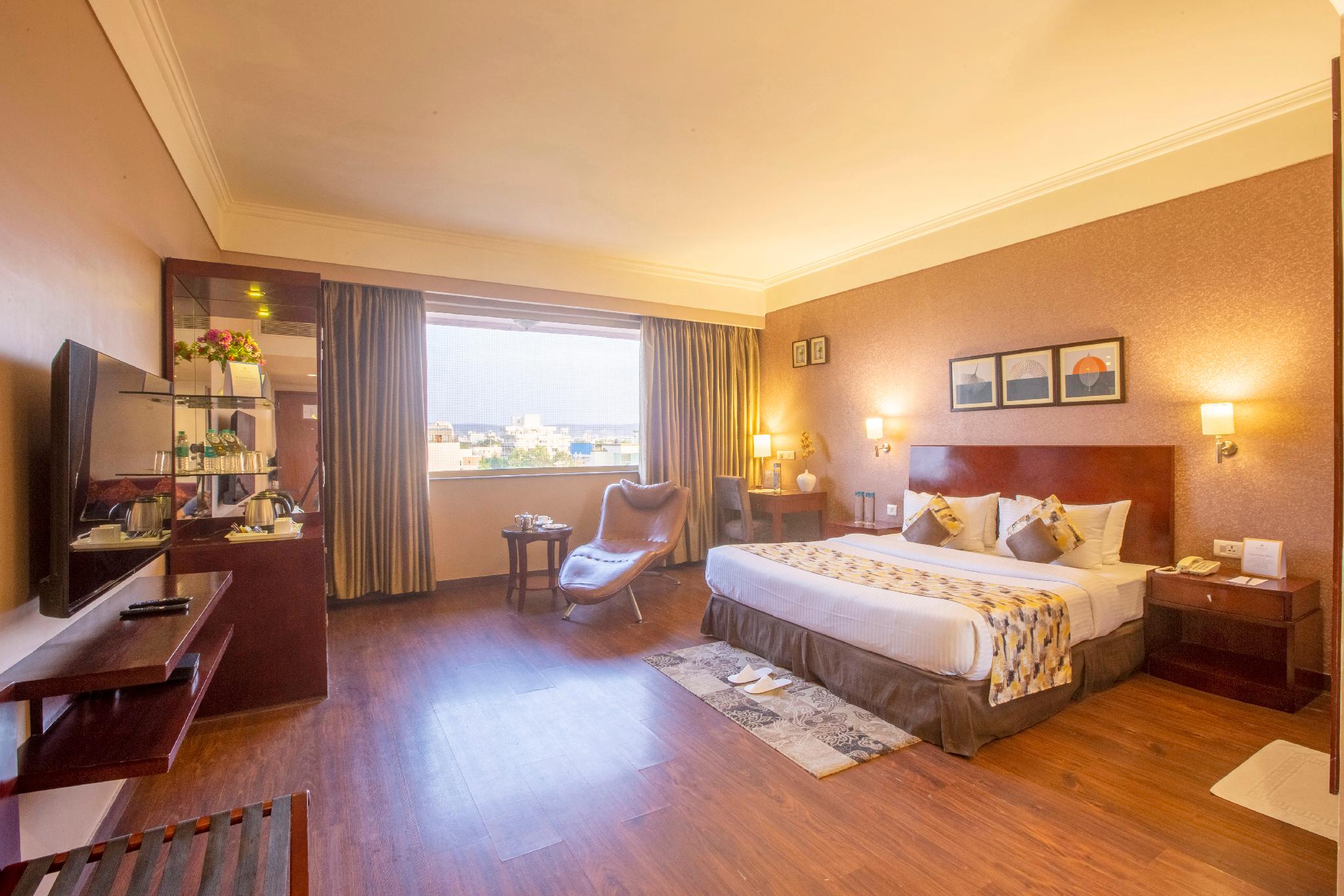 Maurya, Suite
