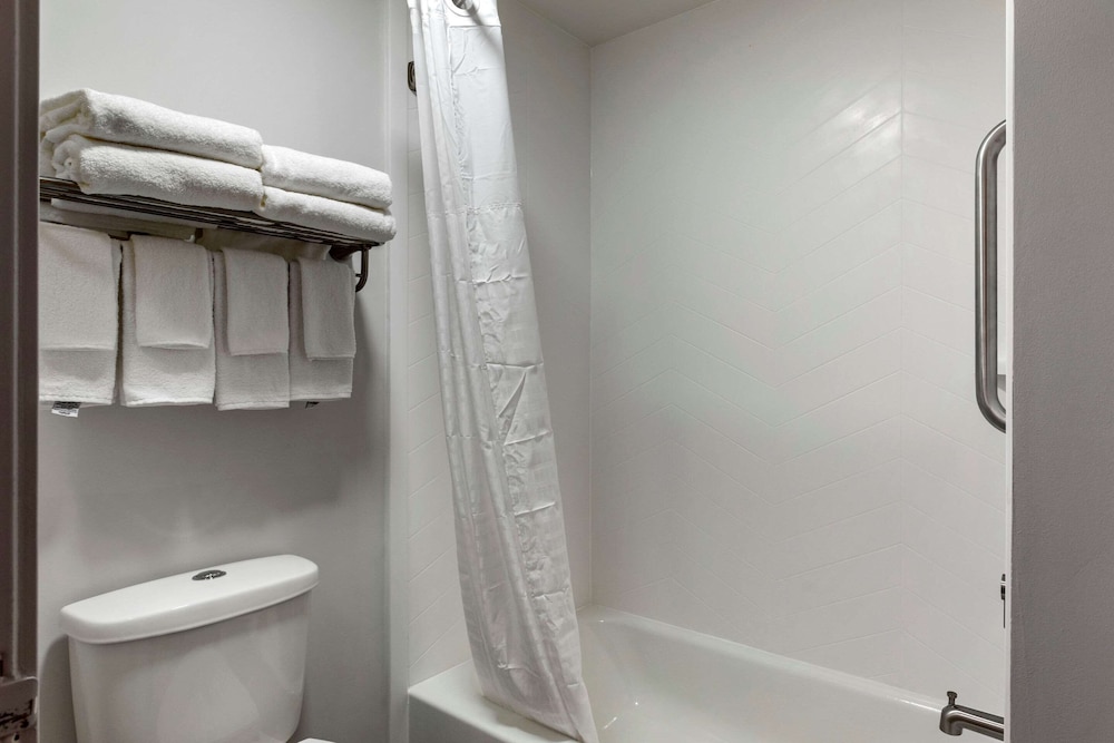 Comfort Inn Racine - Mount Pleasant 18/46