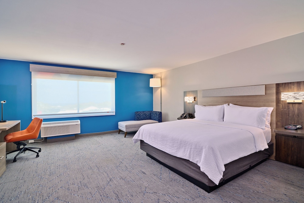 Standard, King Bed, Extra Floor Space