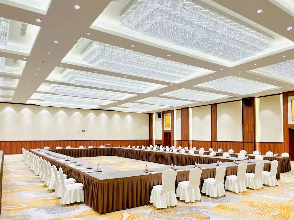Plaza Hotel Yuyao 45/50