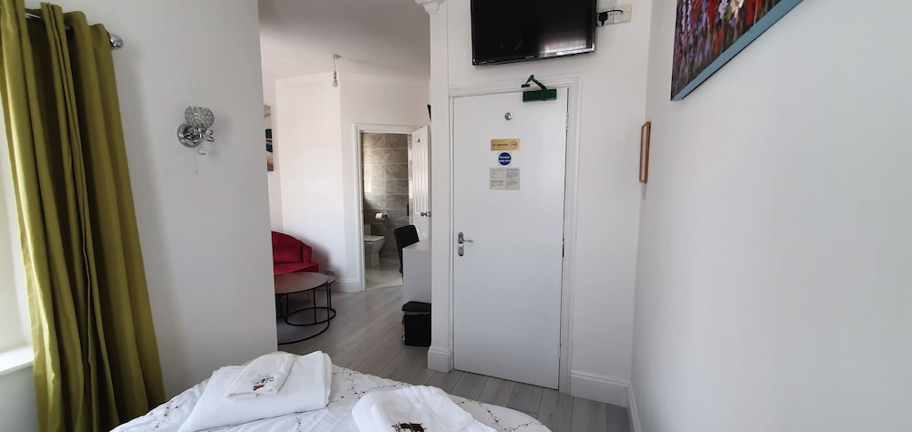 Holly Lodge Guest House 12/69
