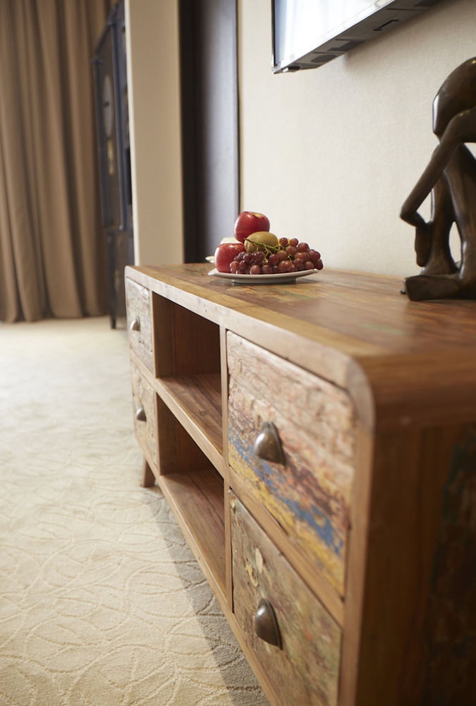 1825 Gallery Hotel 13/50