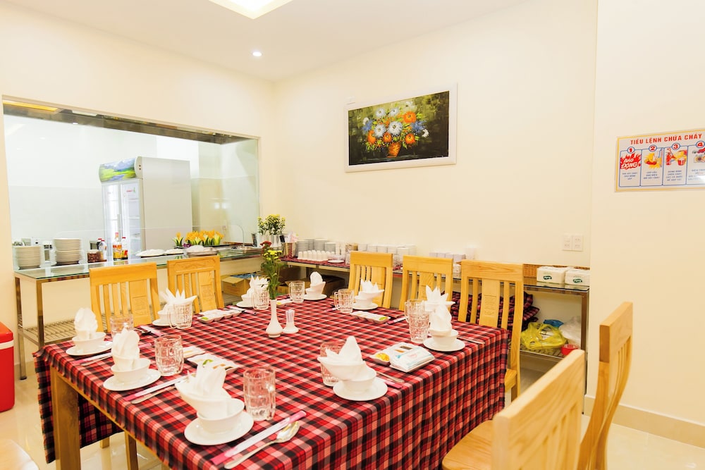 Ngoc Hanh Beach Hotel 60/75