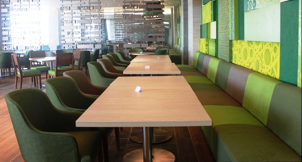 Fox Hotel Pekanbaru 30/50