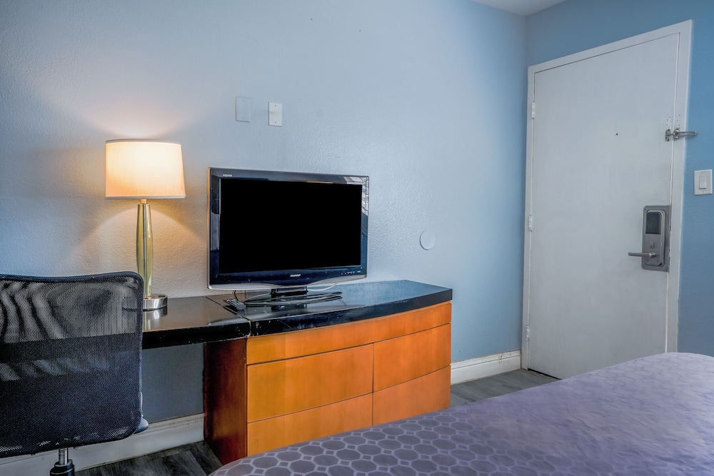 Economy Inn Buttonwillow Bakersfield I-5 31/39