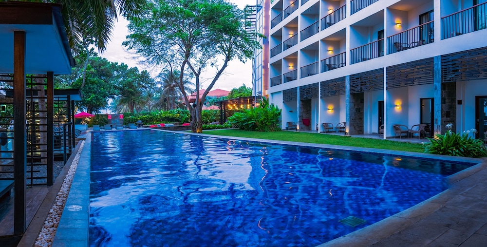 Aston Anyer Beach Hotel 46/50