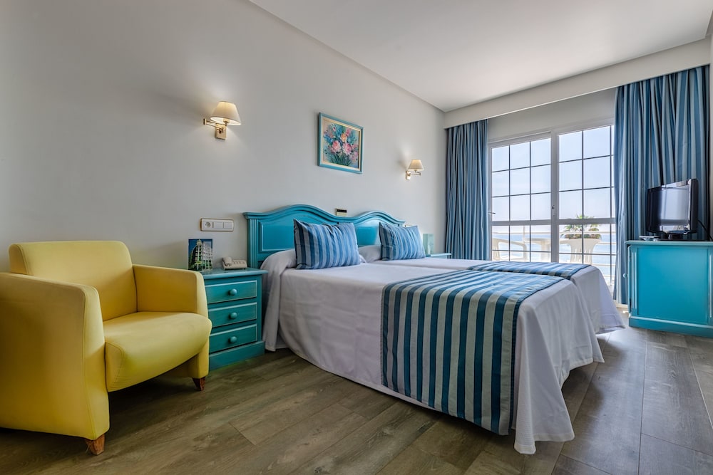 ROOM, SINGLE, DOUBLE BED