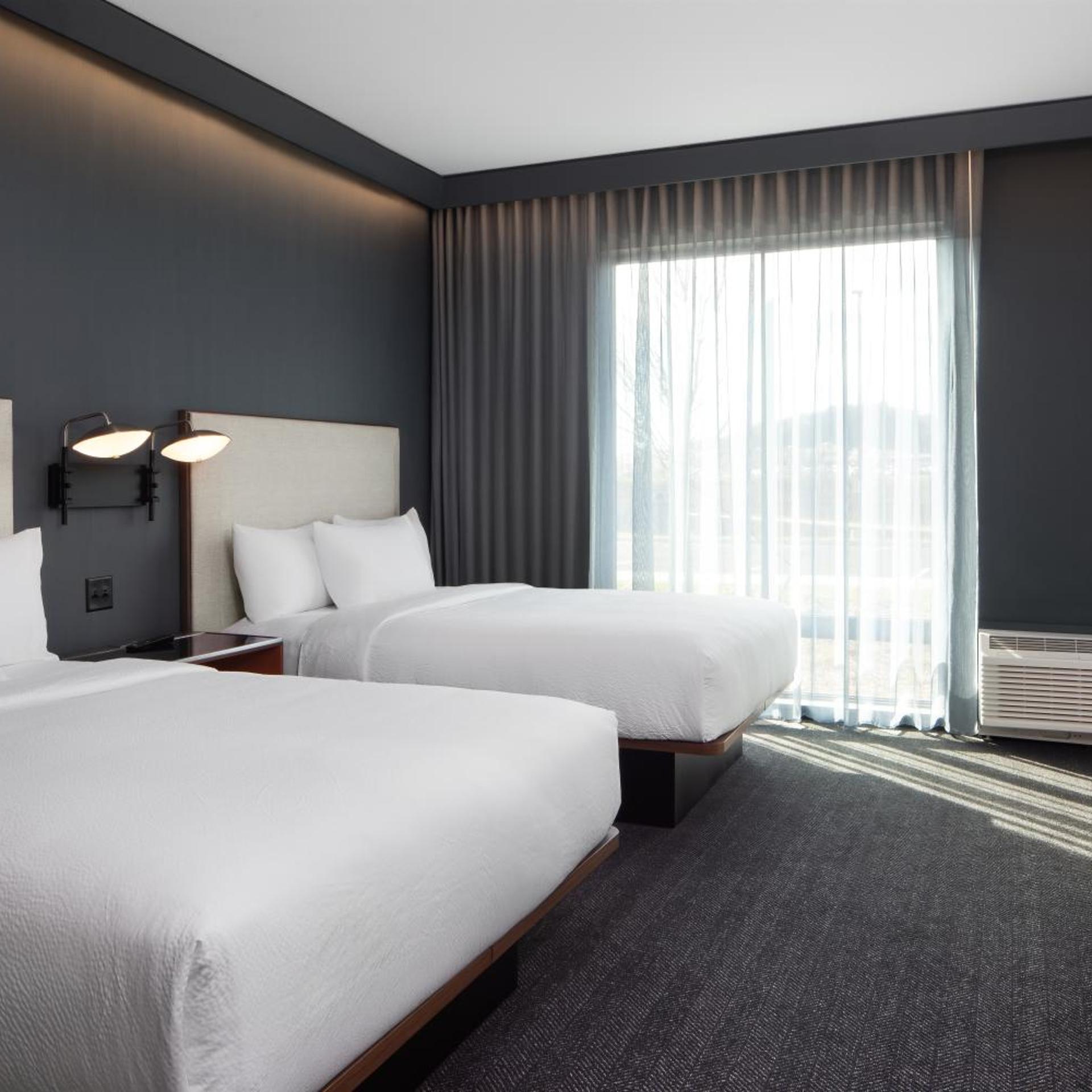Room, 2 Queen Beds, Bathtub, Accessible