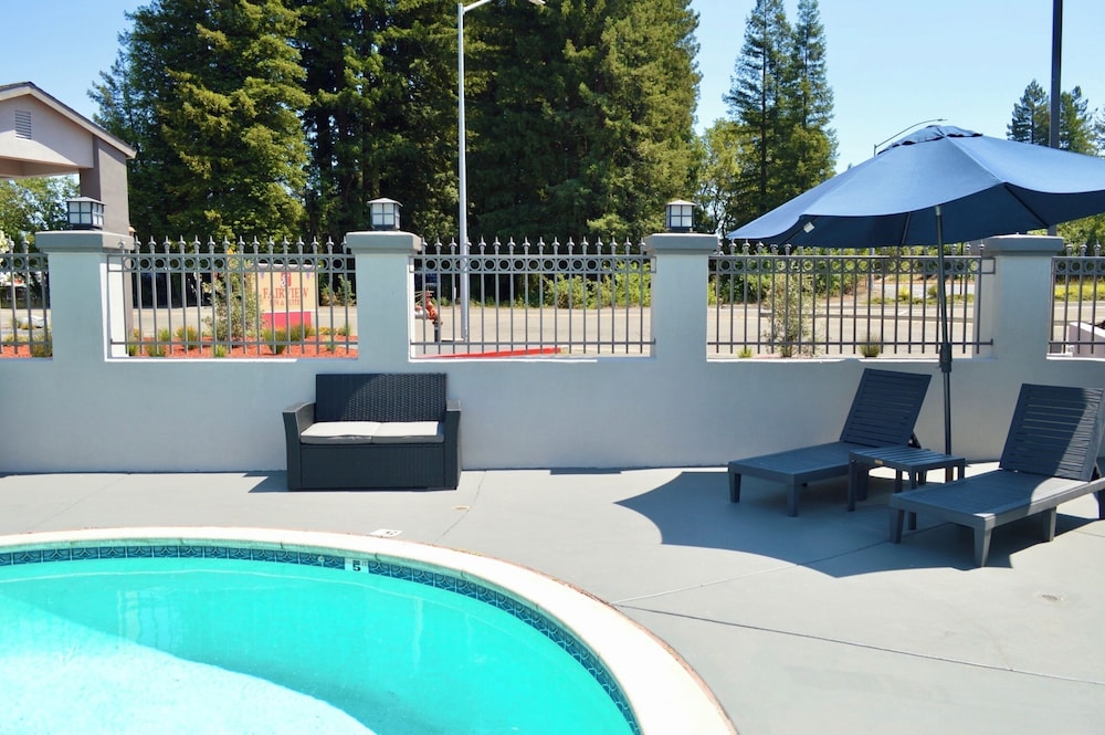 Fairview Inn And Suites Healdsburg 64/65