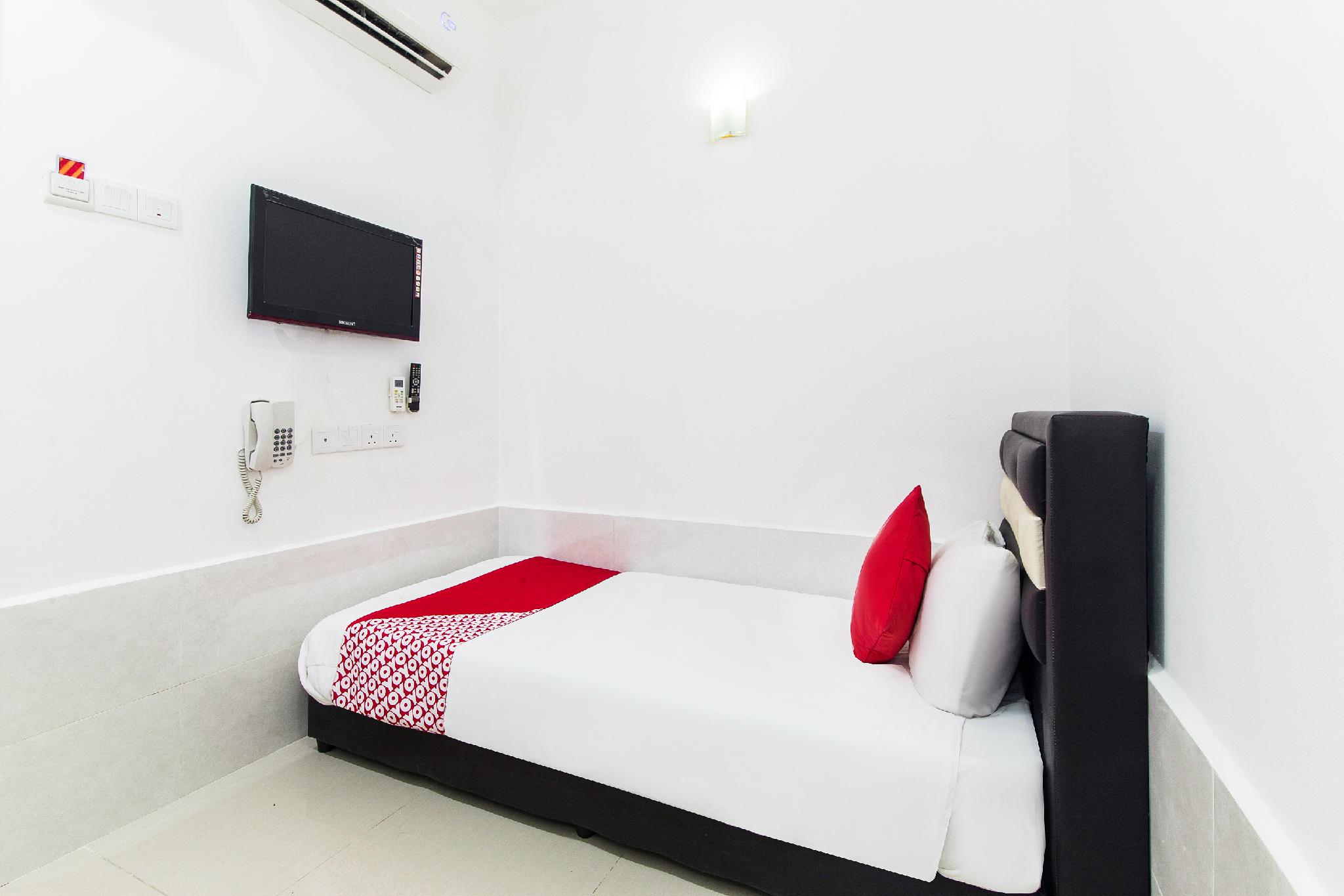 Standard, Queen Bed
