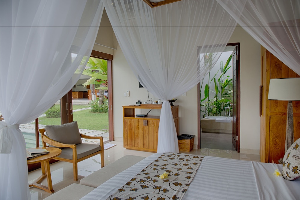 4 Bedrooms, Royal, Pool, Villa, Single Bed, Rice Field View، Villa Santun 6/10