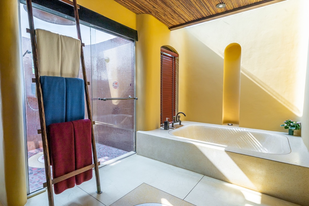 Paradee Resort 50/50