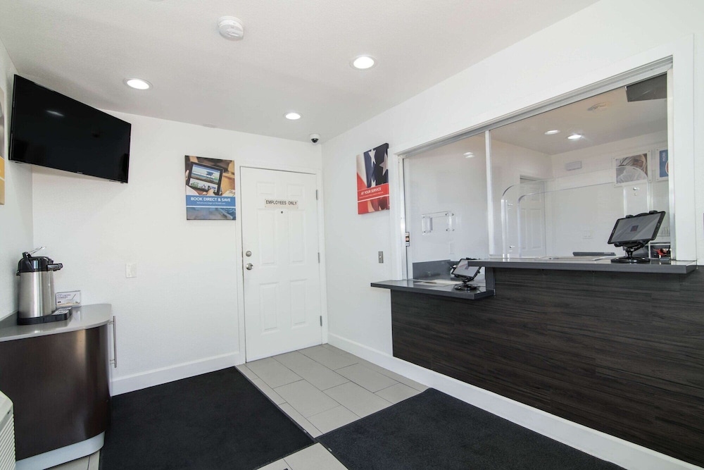 Motel6 Moreno Valley, CA - Perris 8/39