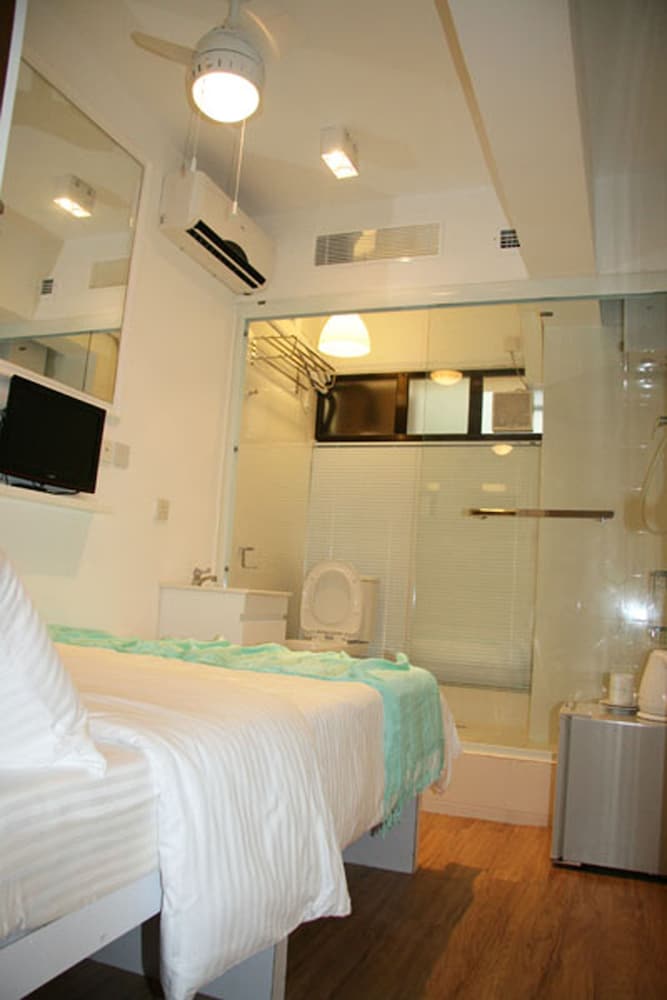 Apple Hotel 14/42