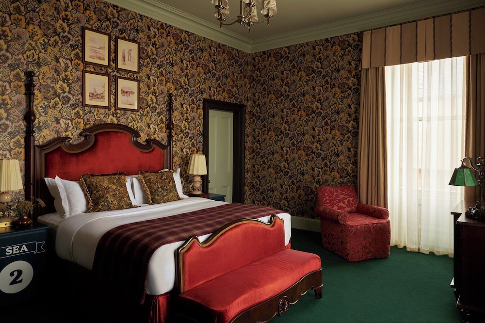 MARINE, DELUXE, KING BED, SEA VIEW