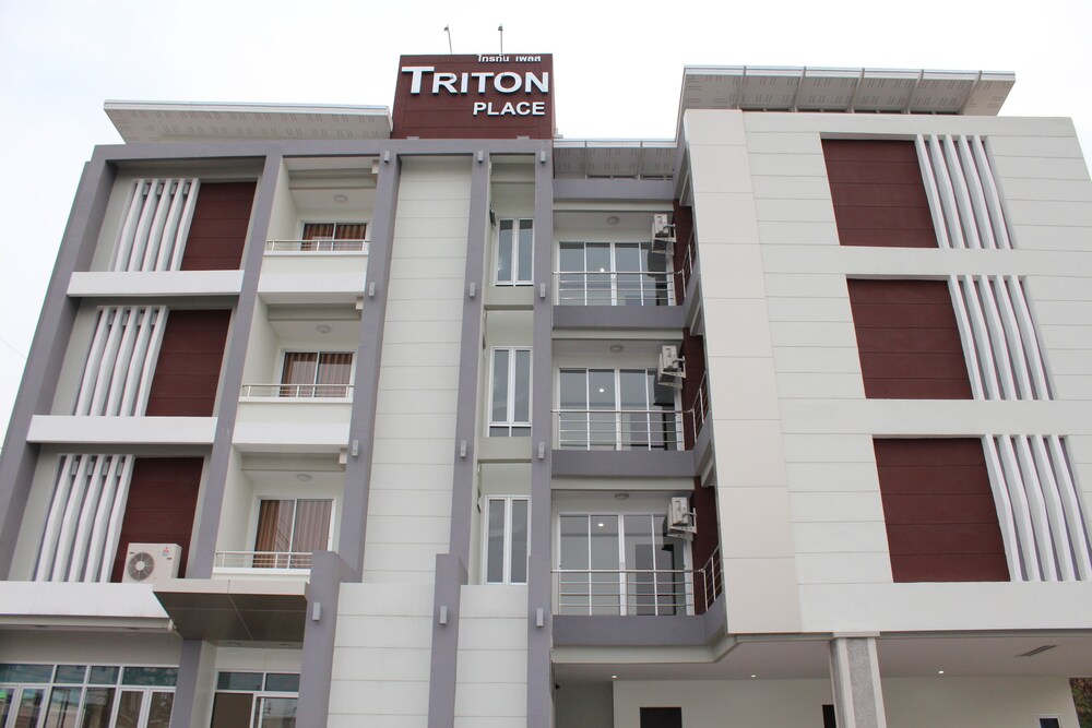 Triton Place 4/52