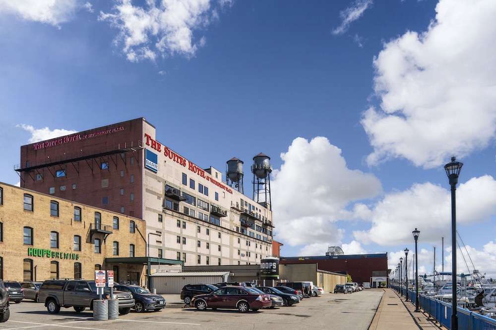 The Suites Hotel at Waterfront Plaza 6/50