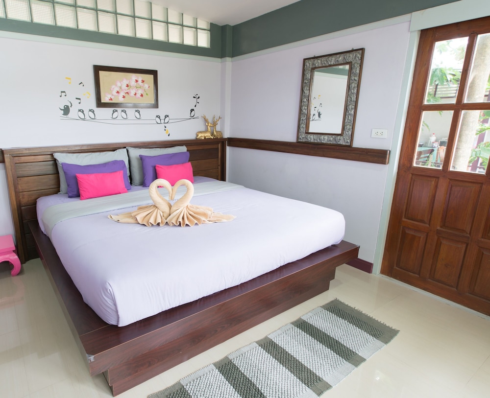 2 BEDROOMS, HOUSE, RIVER VIEW